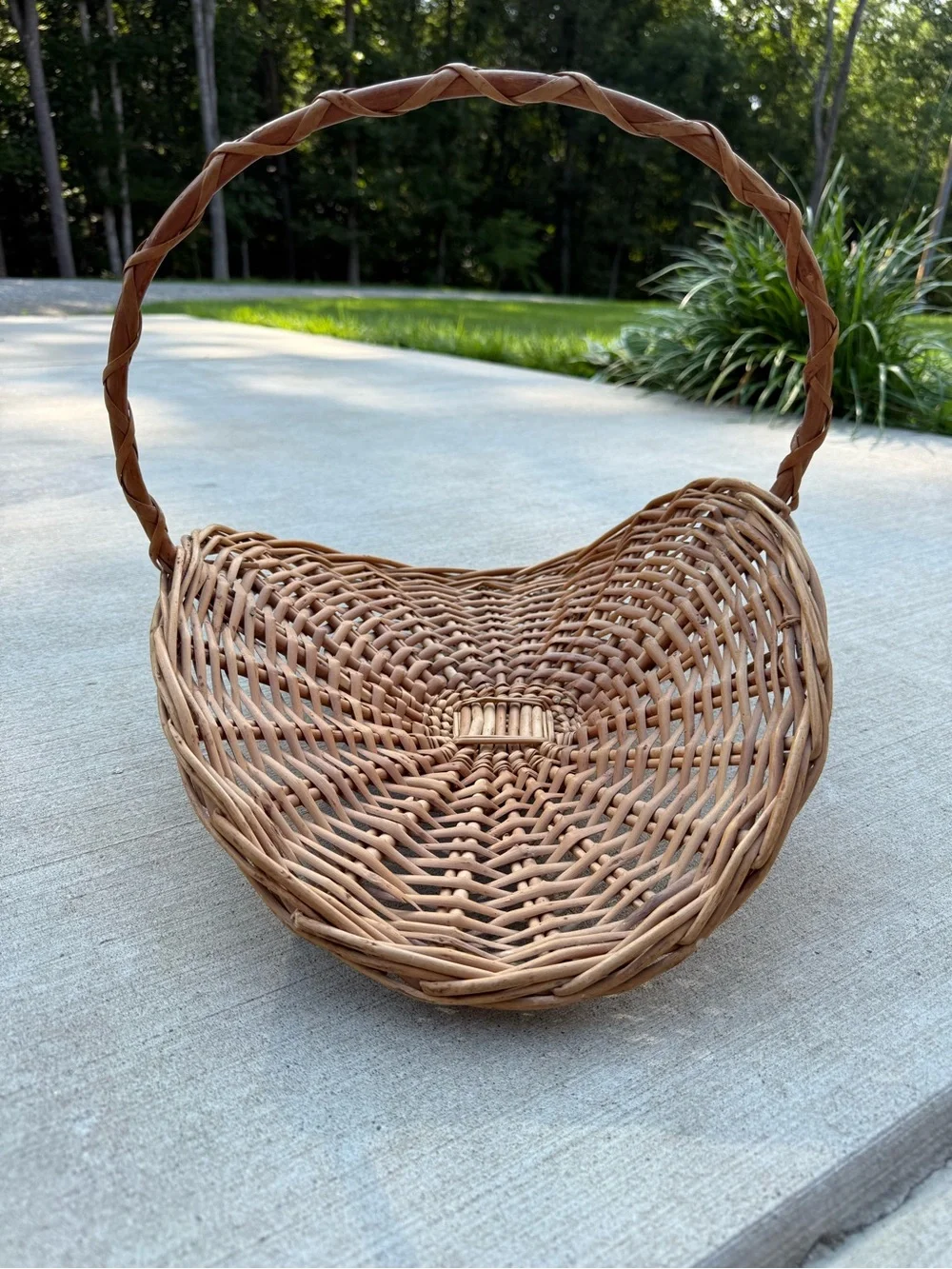 N/A handwoven round